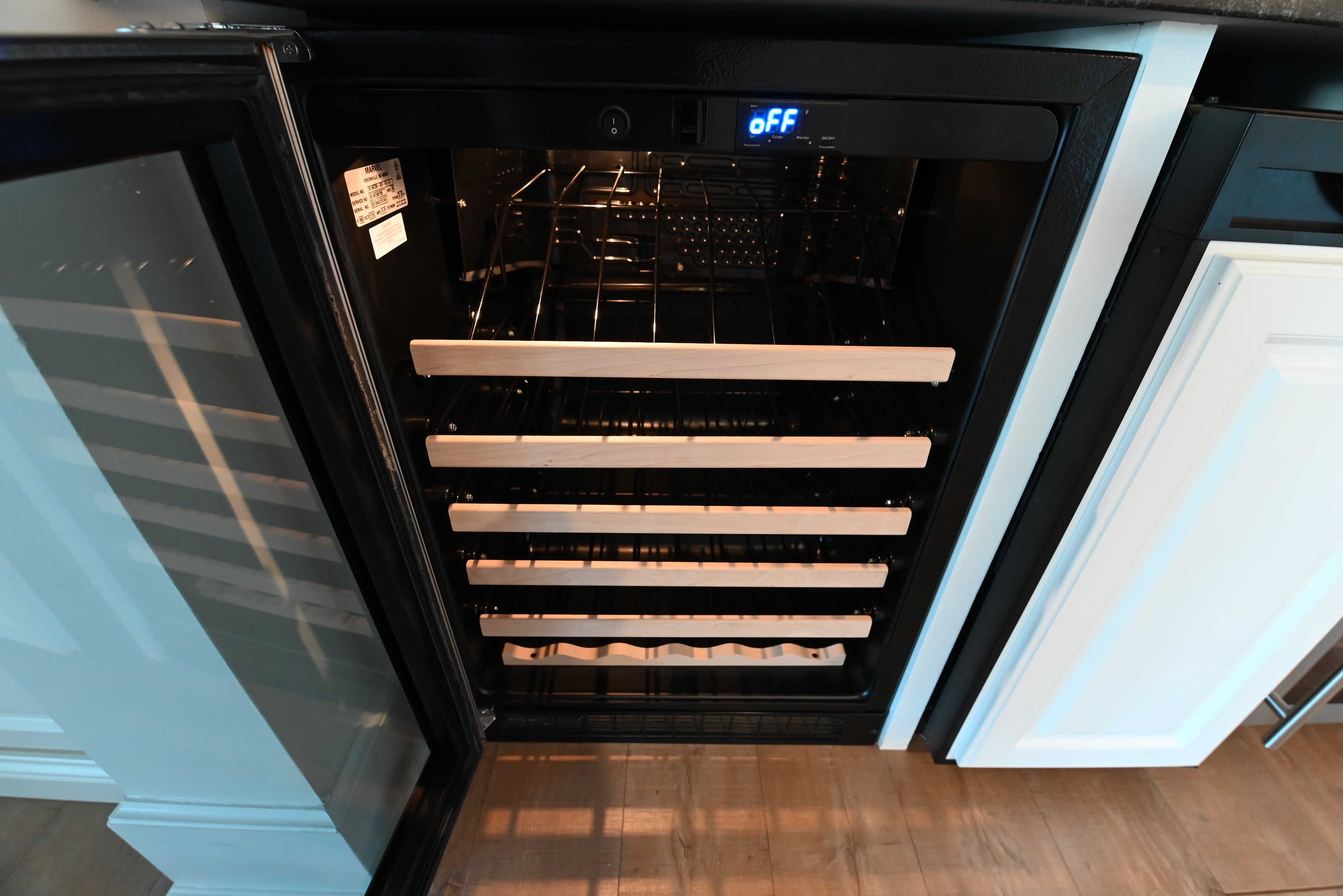 Marvel 61WCMBSGL 24" Stainless Steel Single Zone Wine Cooler