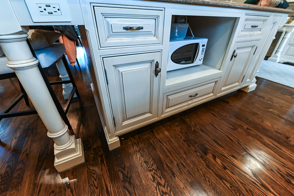Salerno Traditional Cream Kitchen with Island, Desk Area and Appliances