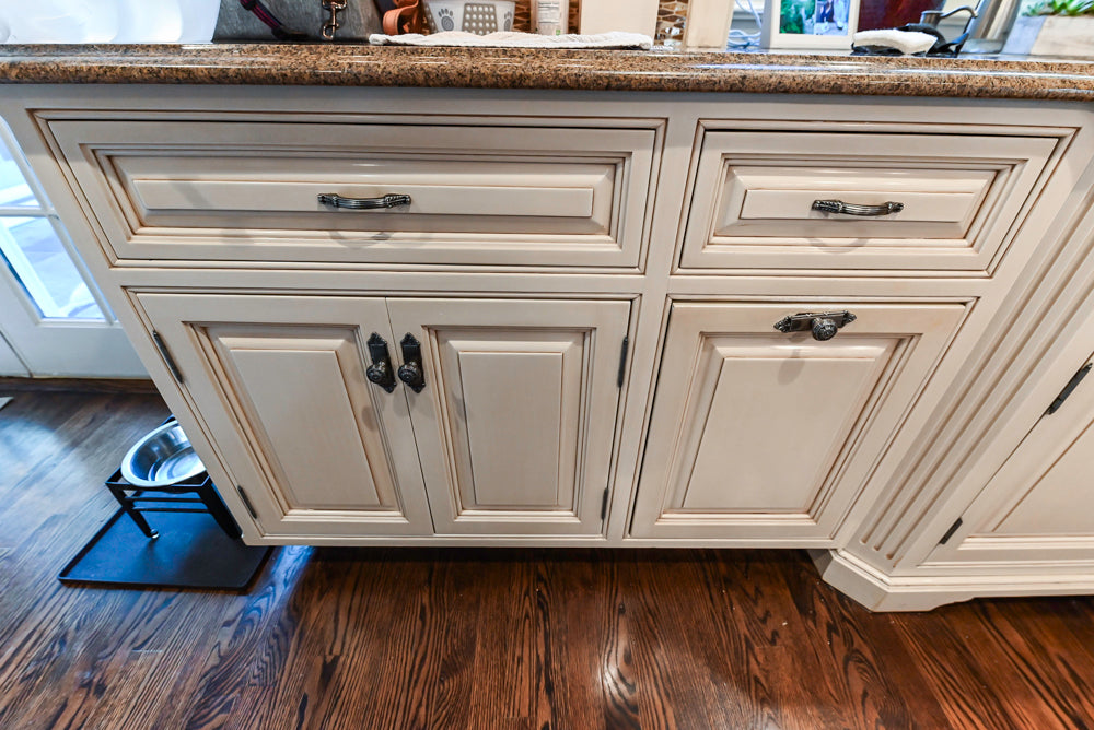 Salerno Traditional Cream Kitchen with Island, Desk Area and Appliances