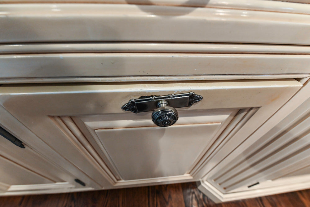 Salerno Traditional Cream Kitchen with Island, Desk Area and Appliances