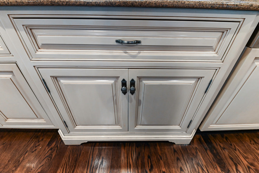Salerno Traditional Cream Kitchen with Island, Desk Area and Appliances