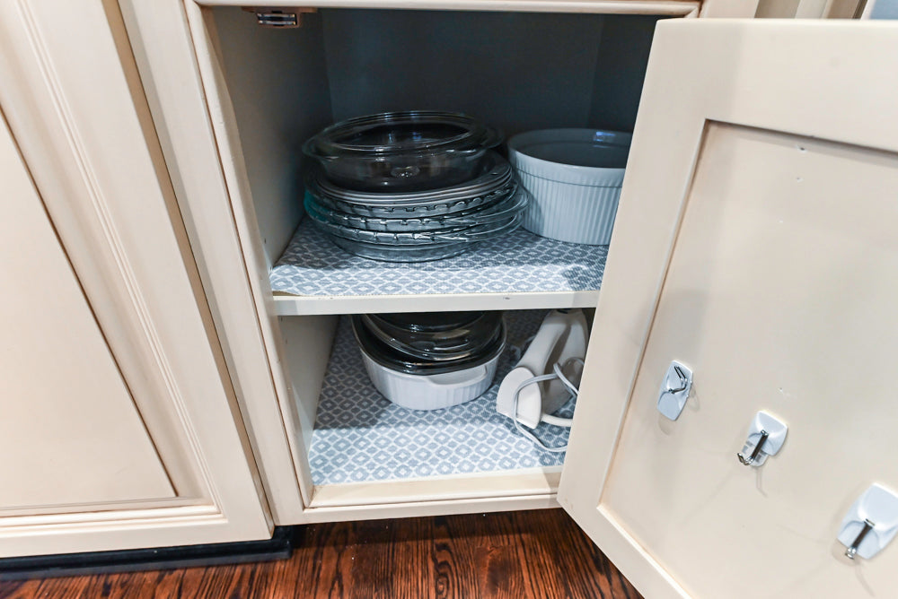 Salerno Traditional Cream Kitchen with Island, Desk Area and Appliances