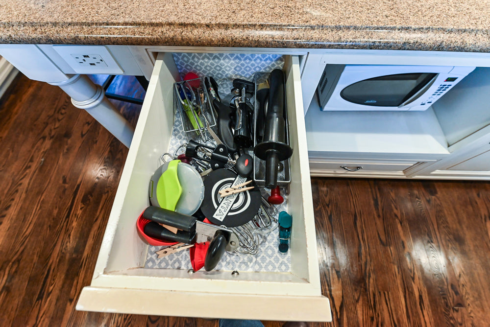 Salerno Traditional Cream Kitchen with Island, Desk Area and Appliances