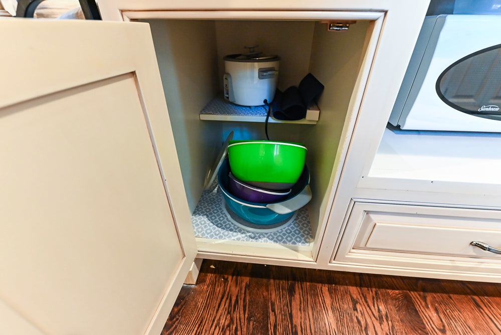 Salerno Traditional Cream Kitchen with Island, Desk Area and Appliances