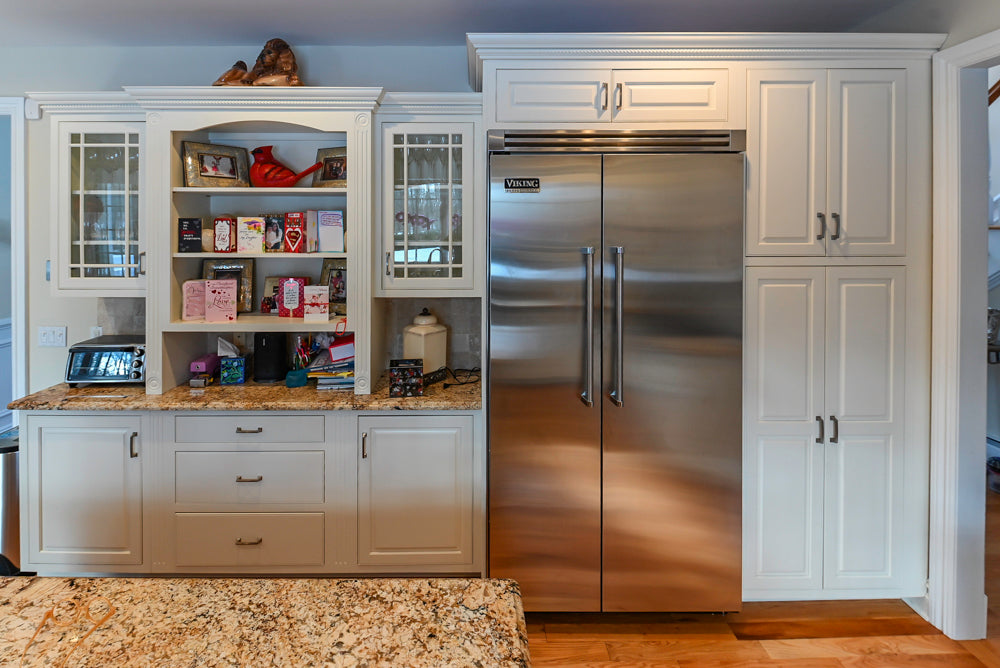 Traditional Light Cream Pre-Owned, Used Kitchen with Island, Island Seating, Granite Countertops and Appliances