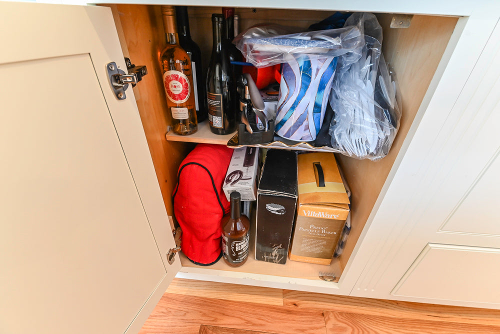 Traditional Light Cream Kitchen with Island, Granite Countertops and Appliances