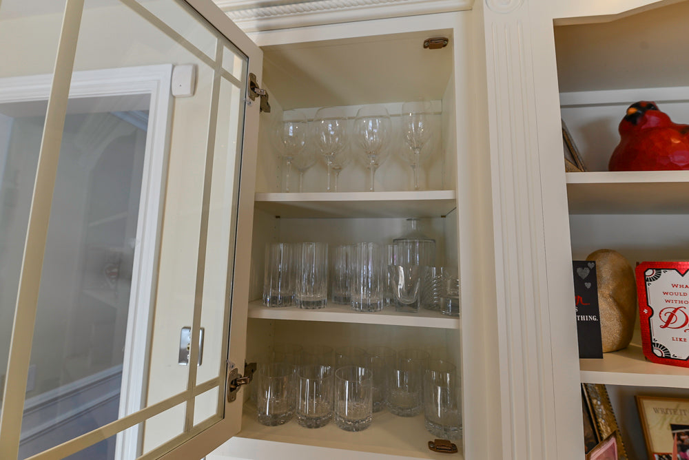 Traditional Light Cream Kitchen with Island, Granite Countertops and Appliances