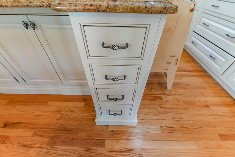 Glenwood Traditional Cream Kitchen with Island, Granite Countertops & Appliances