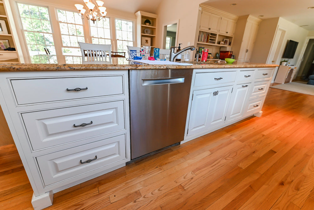 Glenwood Traditional Cream Kitchen with Island, Granite Countertops & Appliances