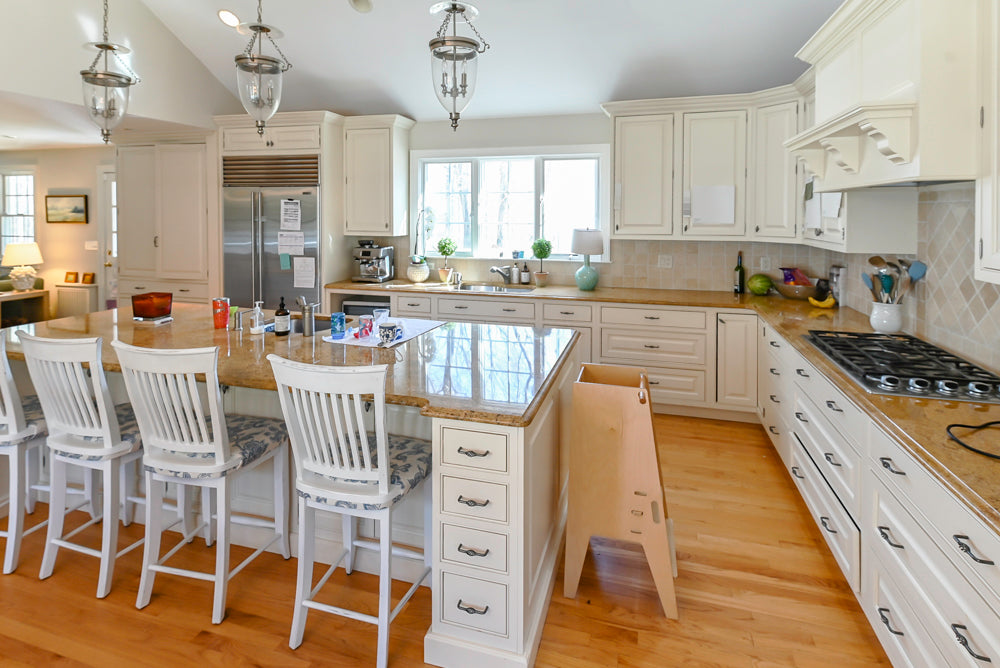 Glenwood Traditional Cream Kitchen with Island, Granite Countertops & Appliances