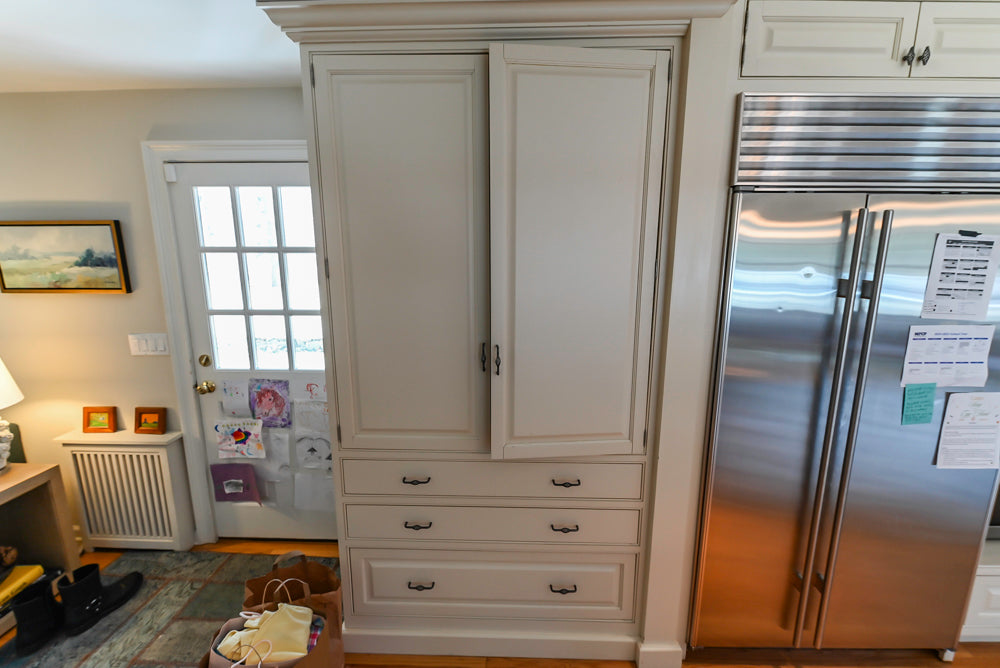 Glenwood Traditional Cream Kitchen with Island, Granite Countertops & Appliances