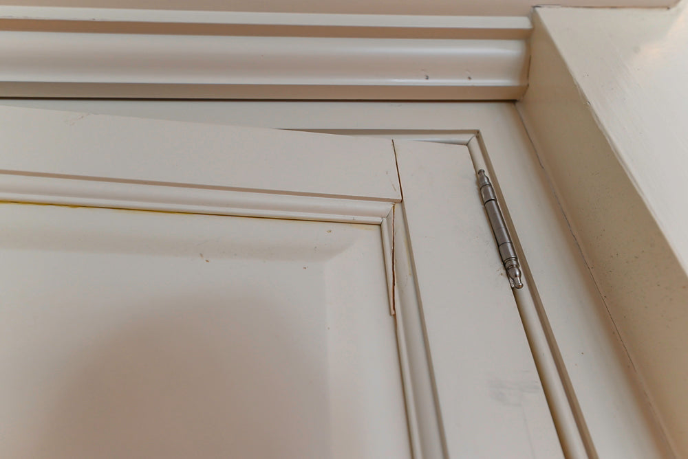 Glenwood Traditional Cream Kitchen with Island, Granite Countertops & Appliances