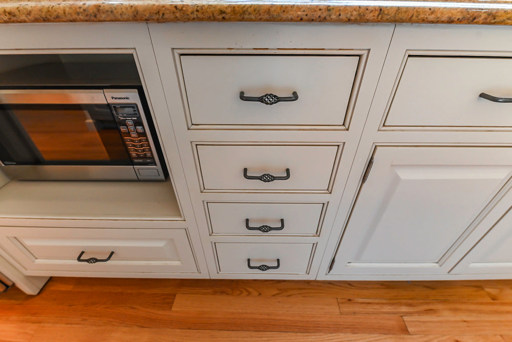 Glenwood Traditional Cream Kitchen with Island, Granite Countertops & Appliances