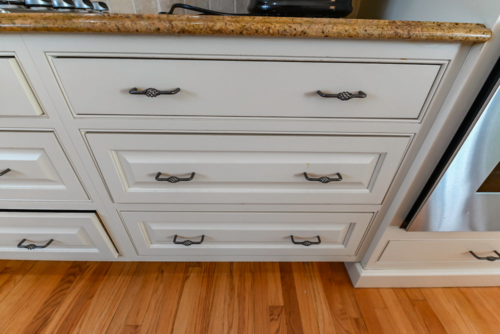 Glenwood Traditional Cream Kitchen with Island, Granite Countertops & Appliances