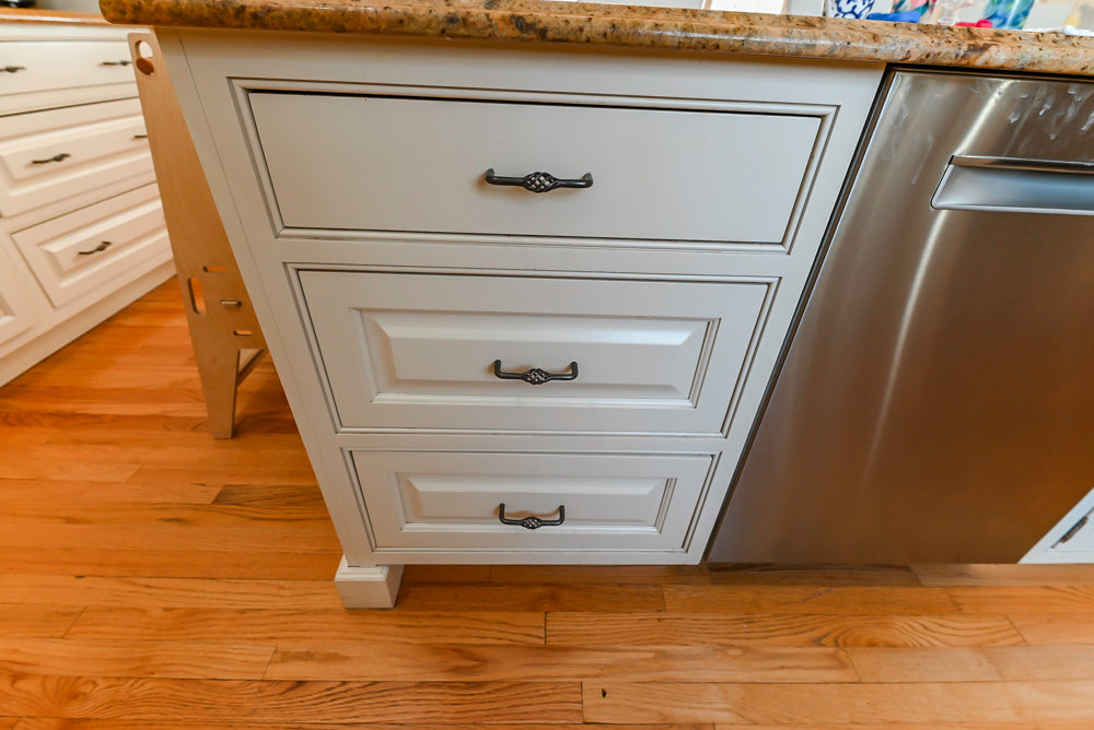 Glenwood Traditional Cream Kitchen with Island, Granite Countertops & Appliances