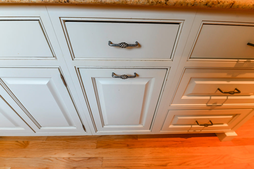 Glenwood Traditional Cream Kitchen with Island, Granite Countertops & Appliances