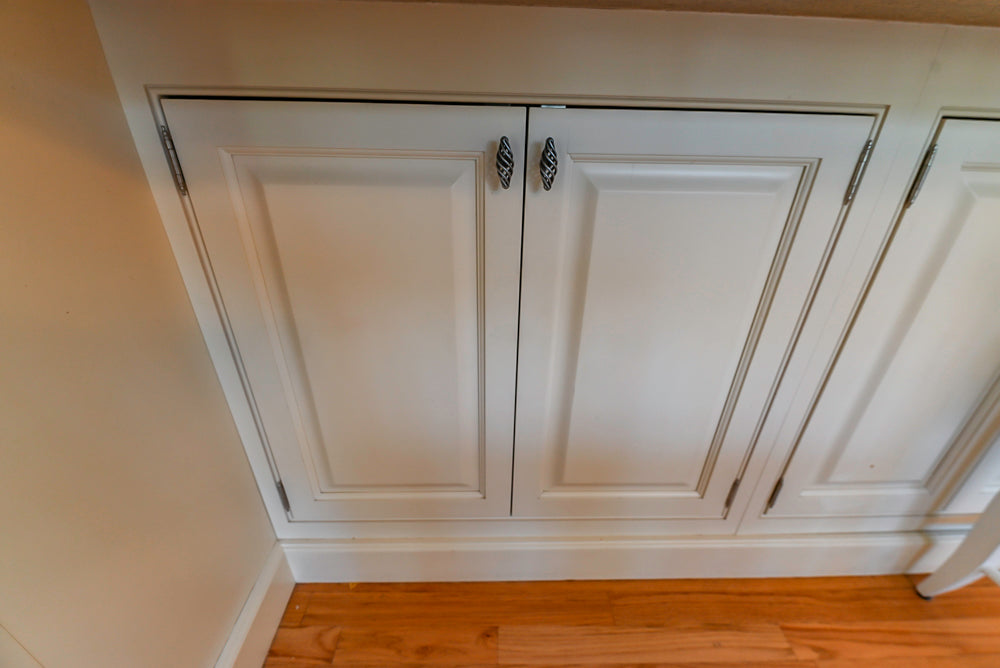 Glenwood Traditional Cream Kitchen with Island, Granite Countertops & Appliances