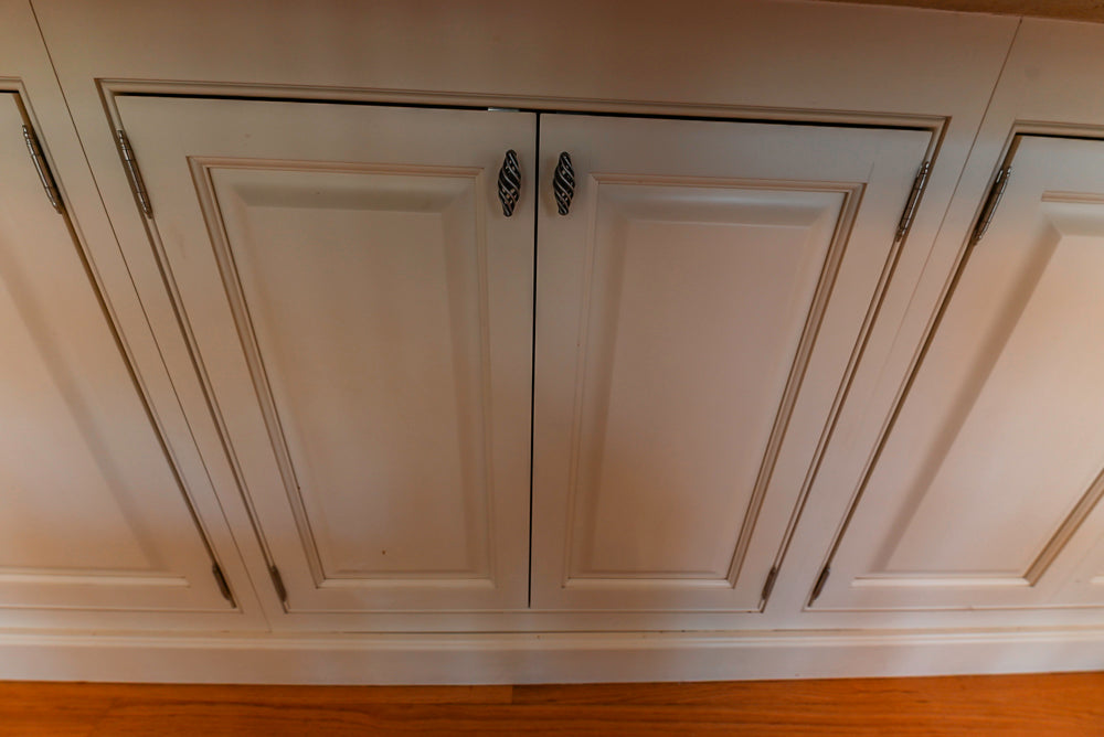 Glenwood Traditional Cream Kitchen with Island, Granite Countertops & Appliances