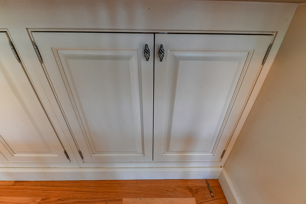 Glenwood Traditional Cream Kitchen with Island, Granite Countertops & Appliances