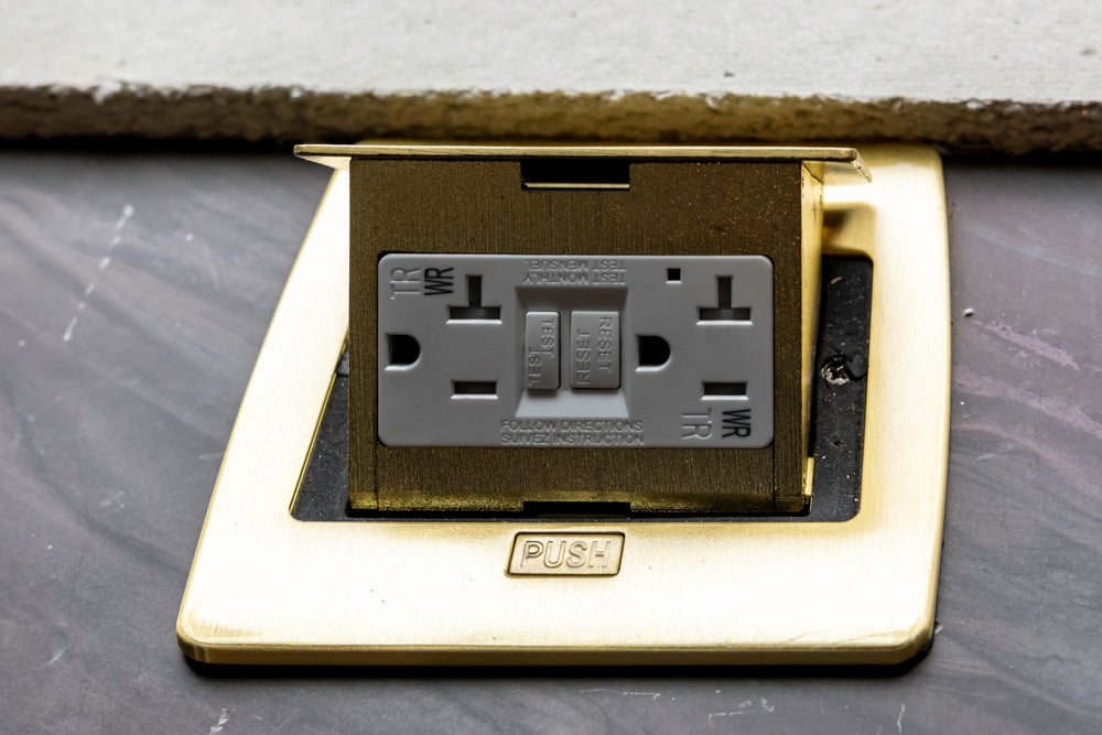 minotticucine Modern Classic Dark Brown Kitchen with Stone Countertops