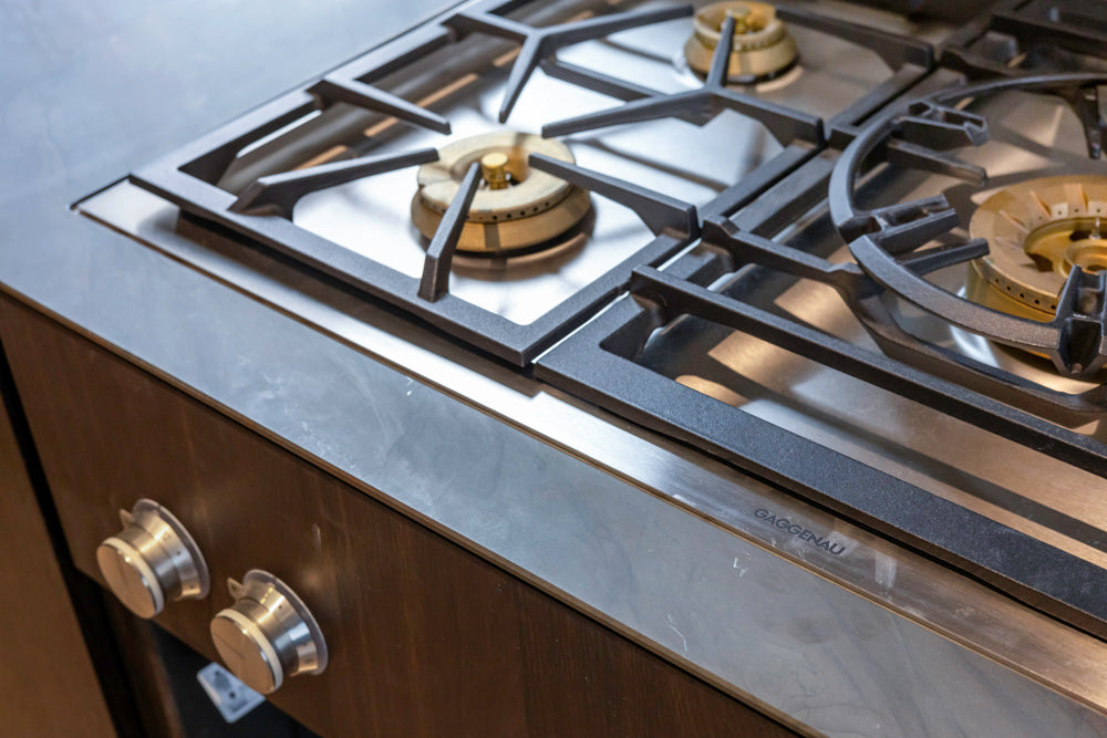 minotticucine Modern Classic Dark Brown Kitchen with Stone Countertops
