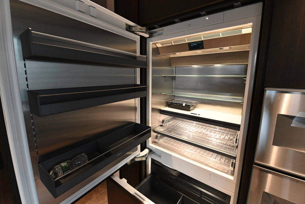 minotticucine Modern Classic Dark Brown Kitchen with Stone Countertops