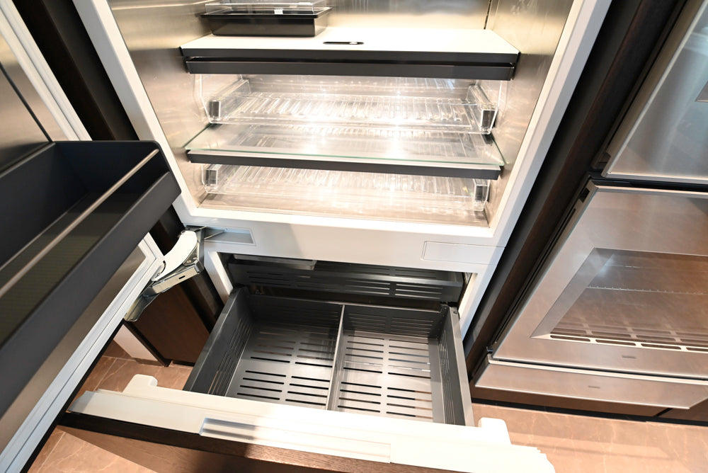 minotticucine Modern Classic Dark Brown Kitchen with Stone Countertops