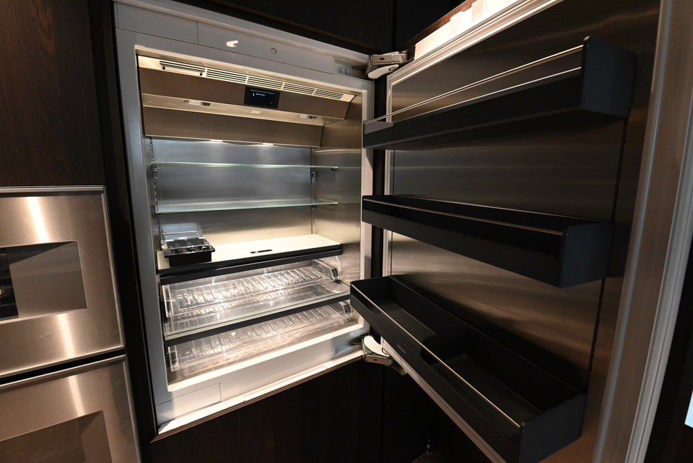 minotticucine Modern Classic Dark Brown Kitchen with Stone Countertops