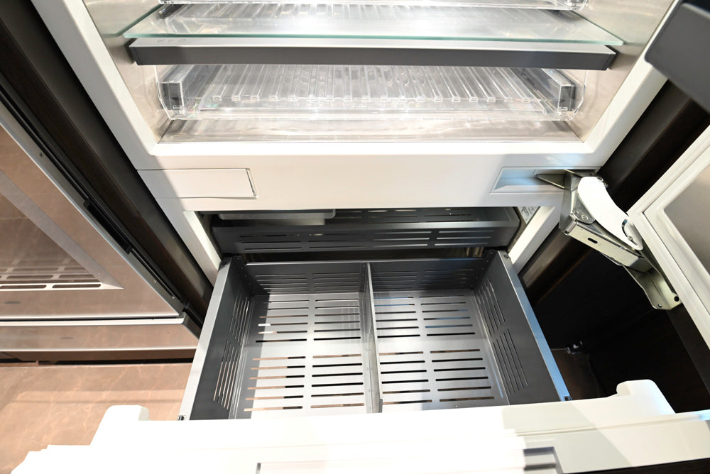 minotticucine Modern Classic Dark Brown Kitchen with Stone Countertops