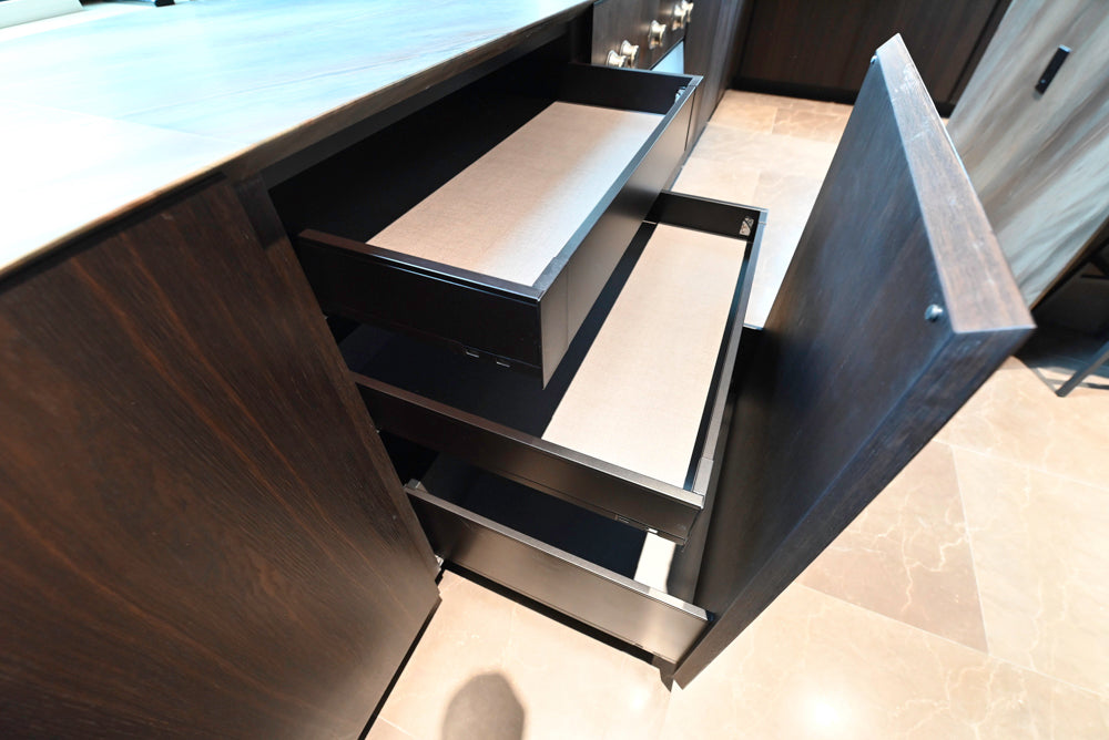 minotticucine Modern Classic Dark Brown Kitchen with Stone Countertops