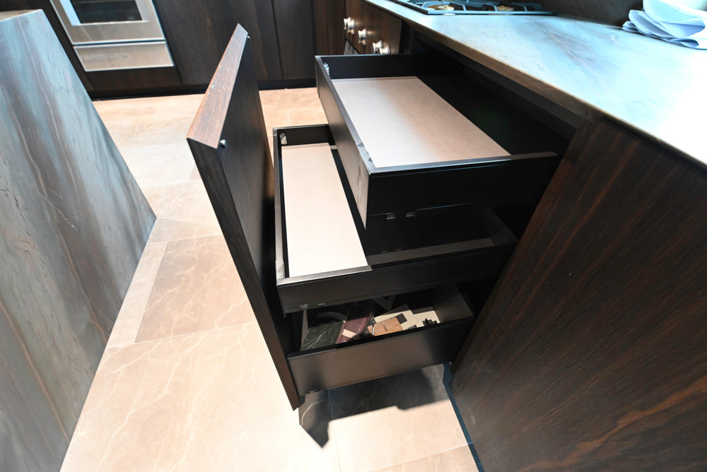 minotticucine Modern Classic Dark Brown Kitchen with Stone Countertops