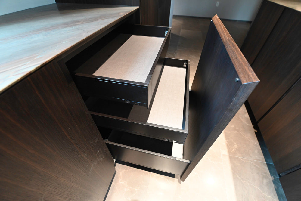 minotticucine Modern Classic Dark Brown Kitchen with Stone Countertops