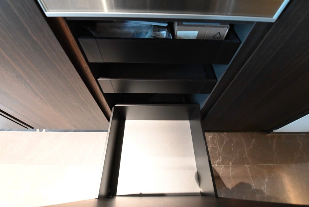 minotticucine Modern Classic Dark Brown Kitchen with Stone Countertops