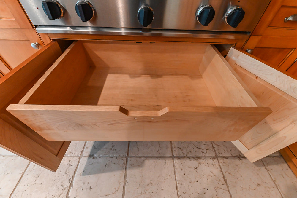 Traditional Wooden Kitchen with Granite Countertops and Complete Appliance Package