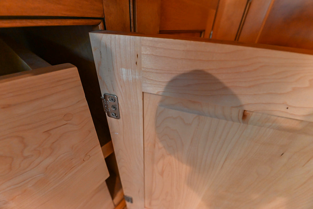 Traditional Wooden Kitchen with Granite Countertops and Complete Appliance Package