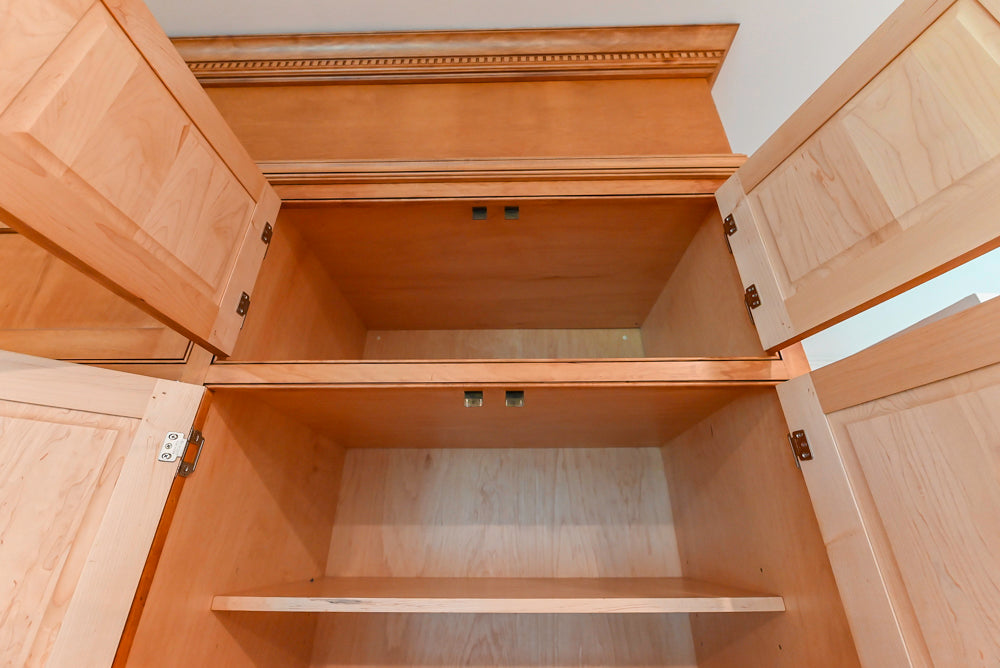 Traditional Wooden Kitchen with Granite Countertops and Complete Appliance Package