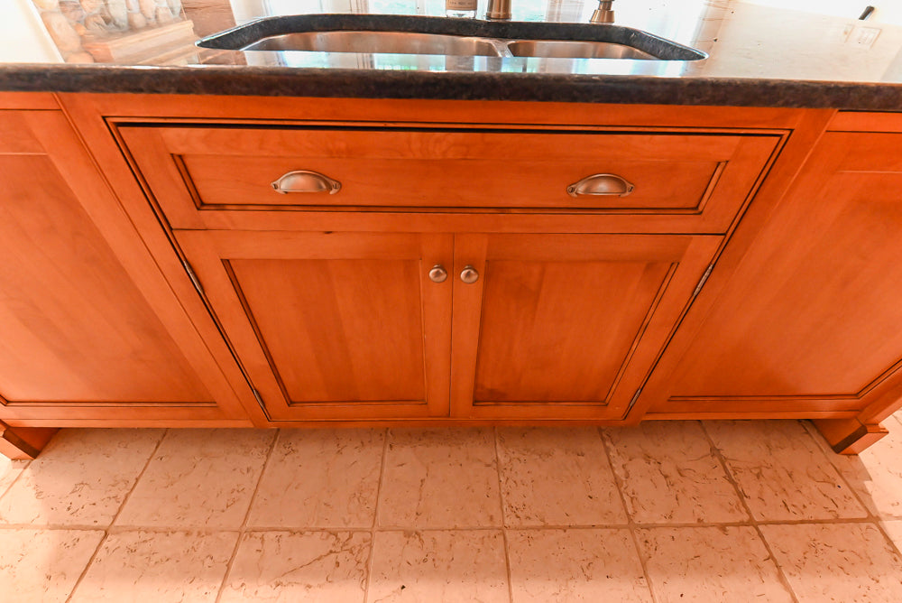 Traditional Wooden Kitchen with Granite Countertops and Complete Appliance Package