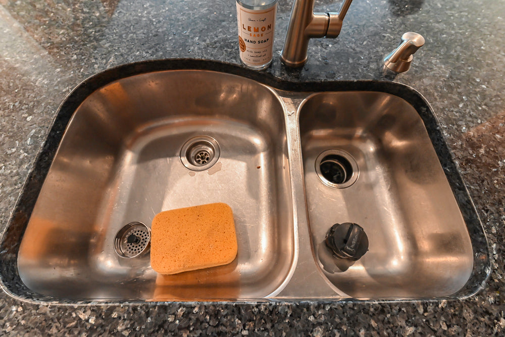 Traditional Wooden Kitchen with Granite Countertops and Complete Appliance Package