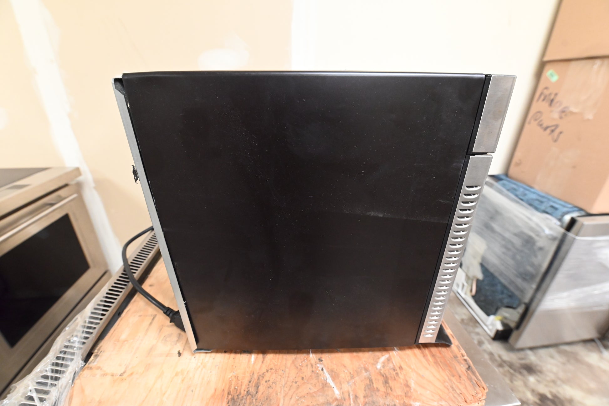 Viking RVMHC330SS 30" Stainless Steel Over the Range Microwave