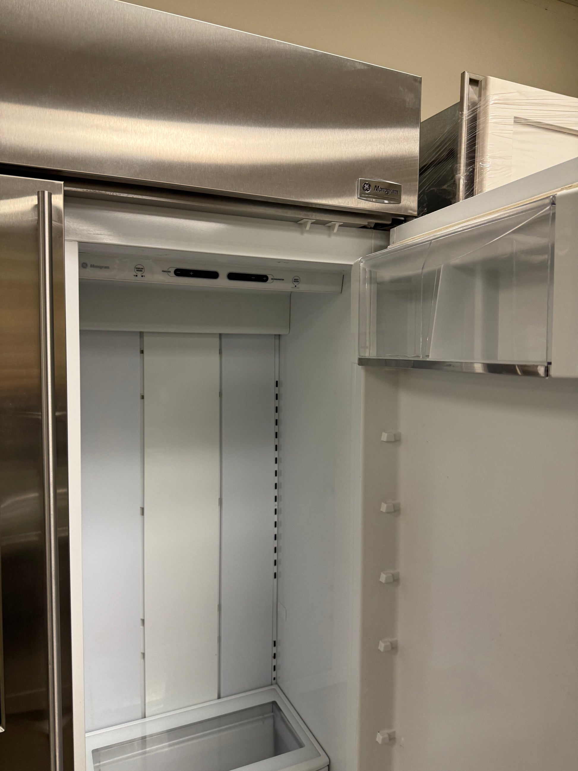 Monogram ZISS420DXDSS 42" Stainless Steel Side by Side Refrigerator, Pre-Owned, 2015