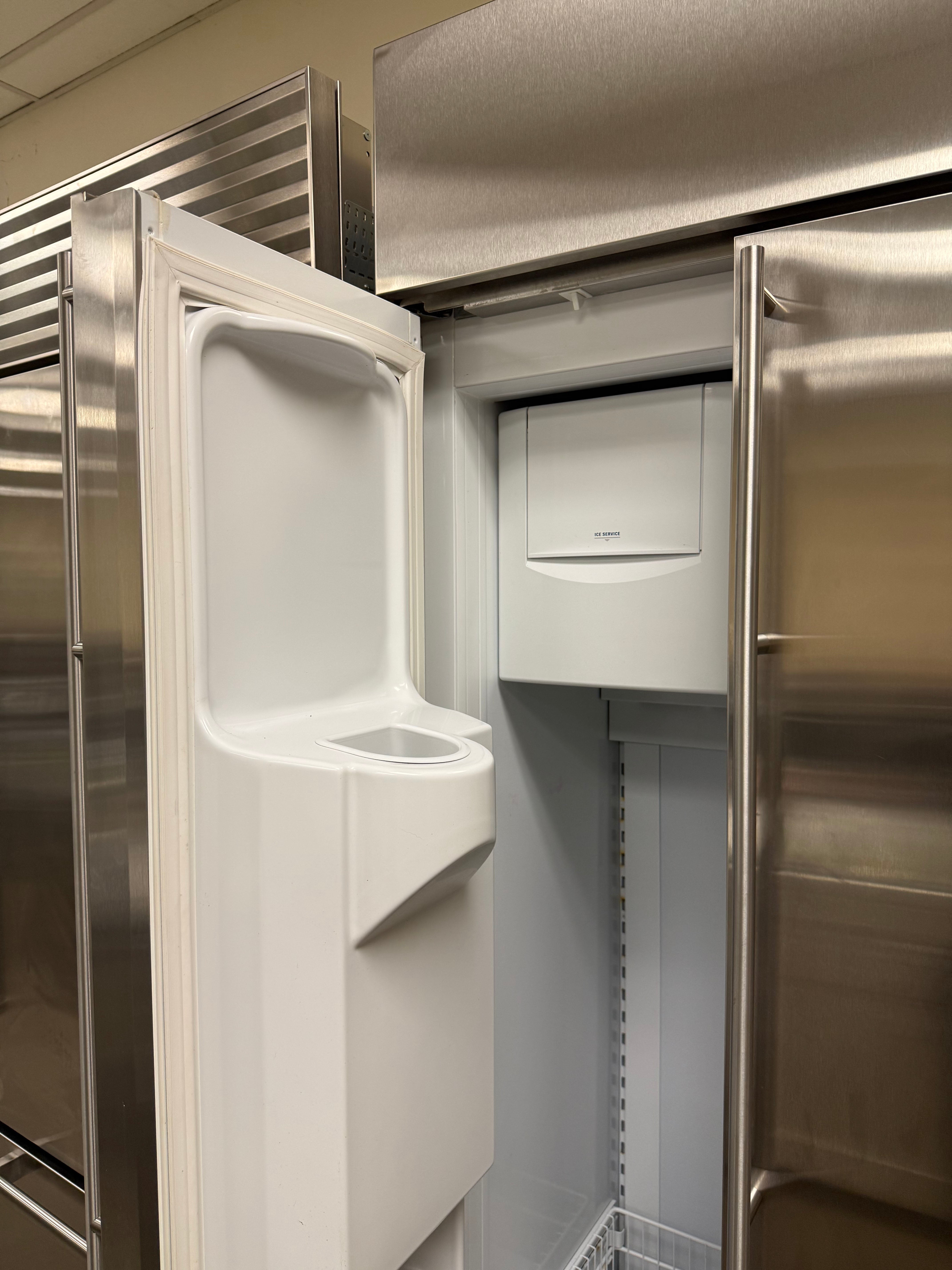 Monogram ZISS420DXDSS 42" Stainless Steel Side by Side Refrigerator, Pre-Owned, 2015