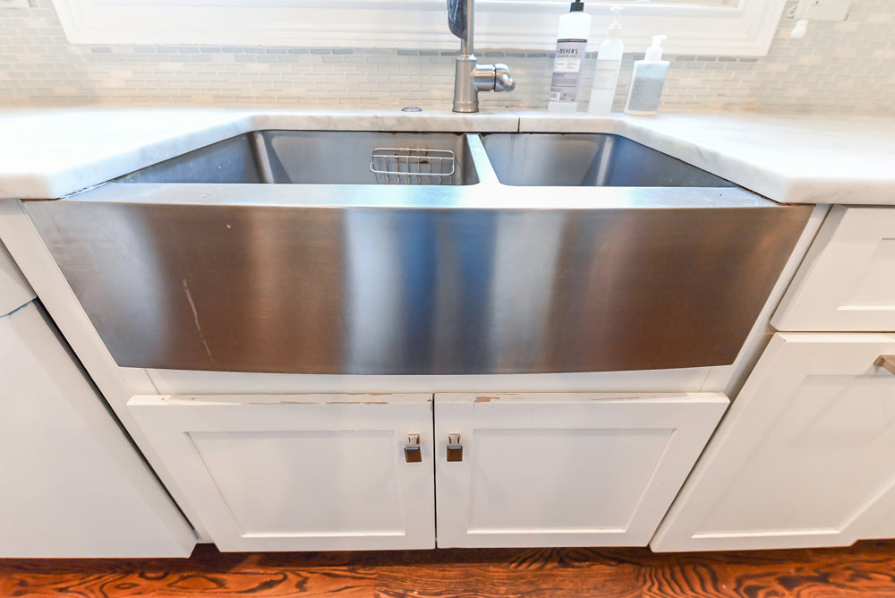 Fabuwood Transitional White Kitchen with Island and White Marble Countertops