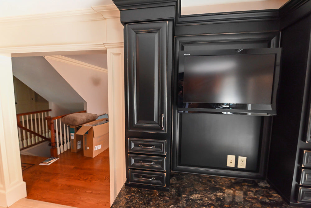 Brighton Traditional Natural Wood Kitchen with Island, Desk Area & Appliances