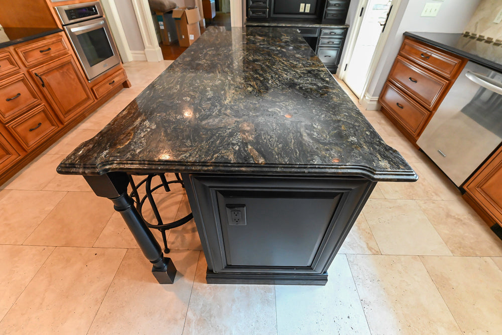 Brighton Traditional Natural Wood Kitchen with Island, Desk Area & Appliances