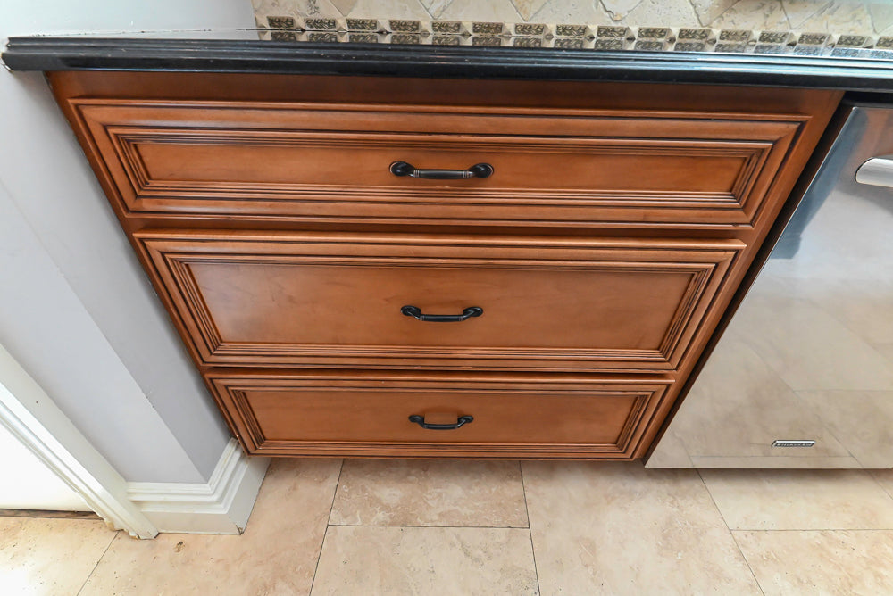 Brighton Traditional Natural Wood Kitchen with Island, Desk Area & Appliances