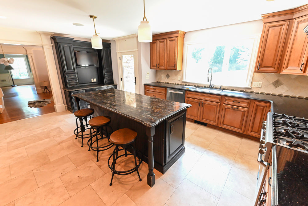 Brighton Traditional Natural Wood Kitchen with Island, Desk Area & Appliances
