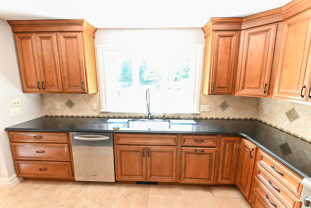 Brighton Traditional Natural Wood Kitchen with Island, Desk Area & Appliances