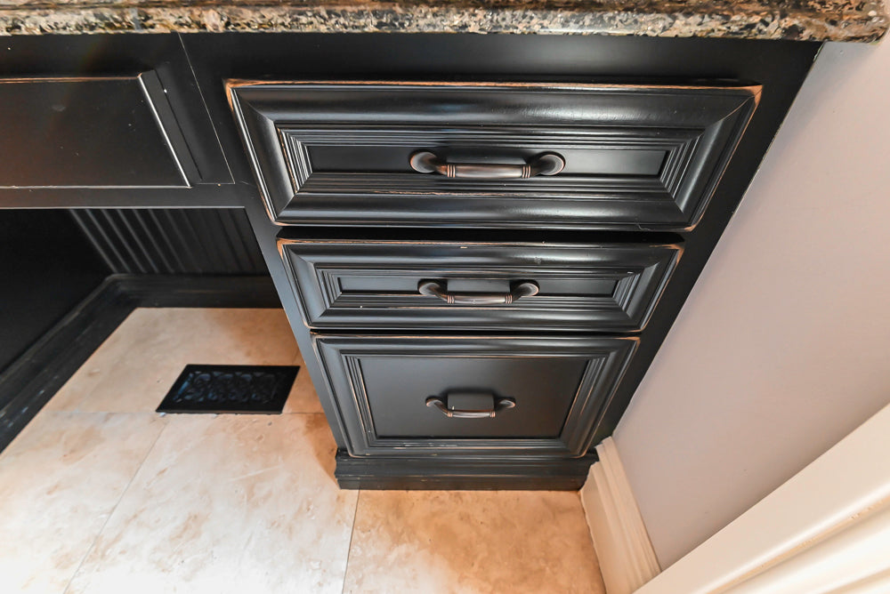 Brighton Traditional Natural Wood Kitchen with Island, Desk Area & Appliances
