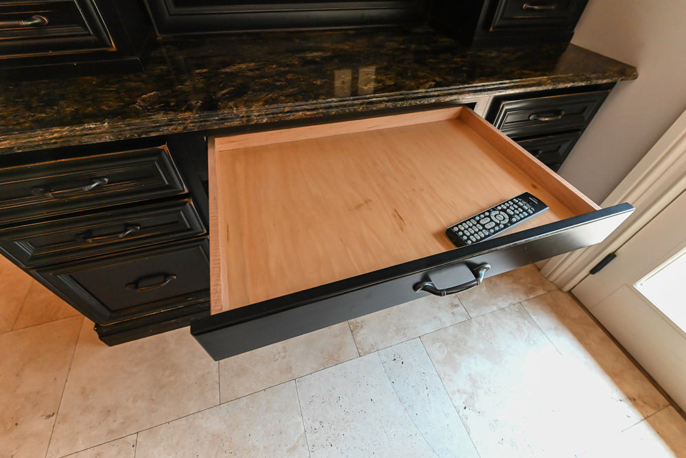 Brighton Traditional Natural Wood Kitchen with Island, Desk Area & Appliances