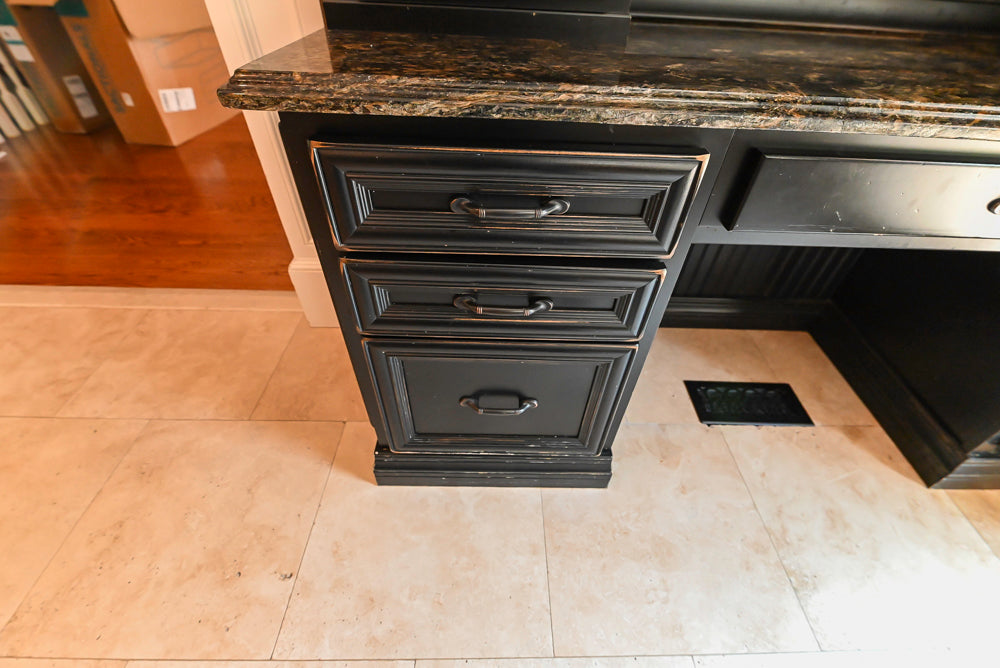 Brighton Traditional Natural Wood Kitchen with Island, Desk Area & Appliances